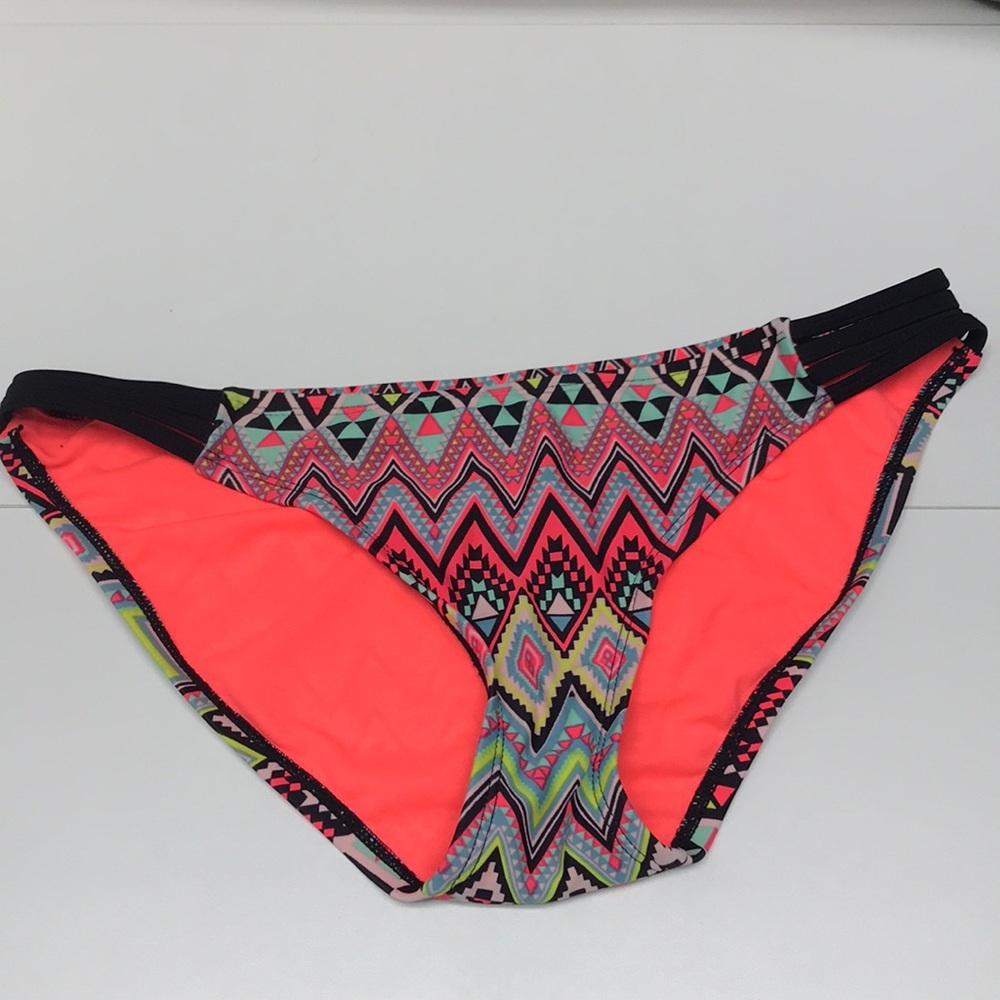 Women’s swim suit bottoms